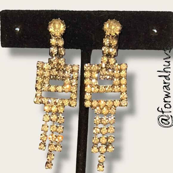 Vintage Clip-On Earrings – Reminiscent of 1950s Hollywood Glamour - Picture 3 of 10